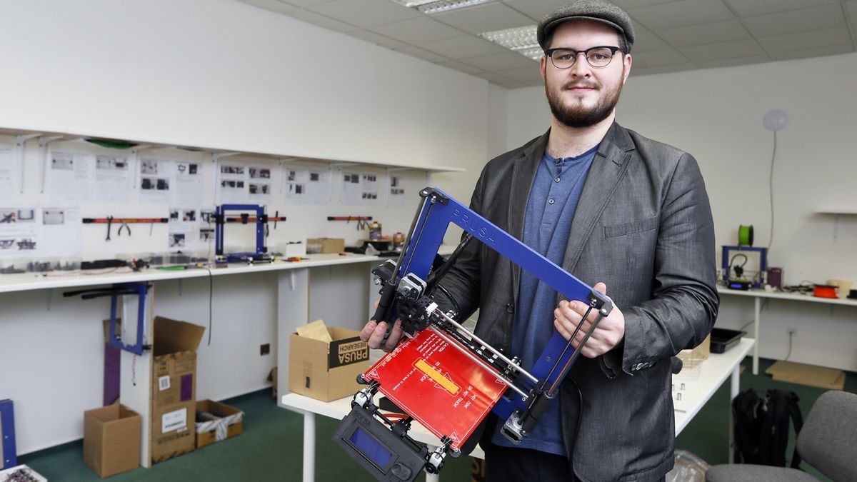 Jeho štíty bojovaly s covidem, teď prezident vývojáře Průšu vyznamenal